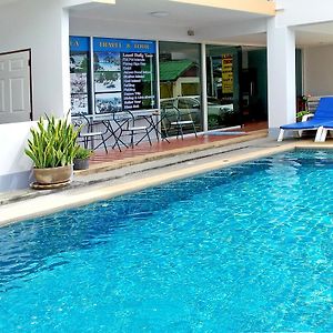 Deng'S Kamala Beach Guesthouse